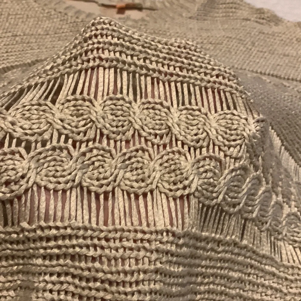 Berksha cream top. Large. 2 mediums. - Picture 3 of 6